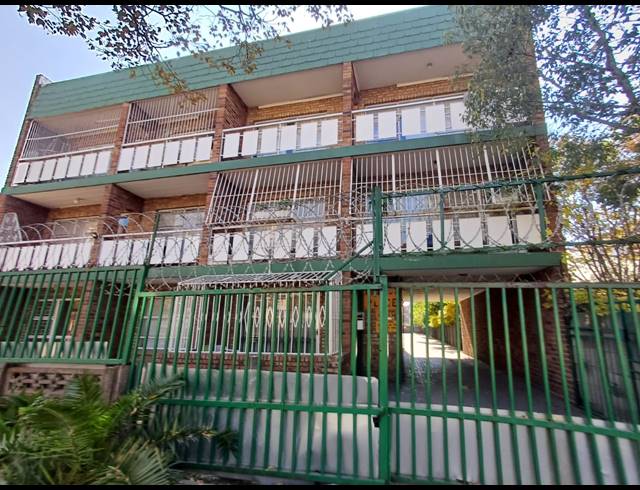 2 BEDROOM FLAT FOR SALE IN VEREENIGING CENTRAL